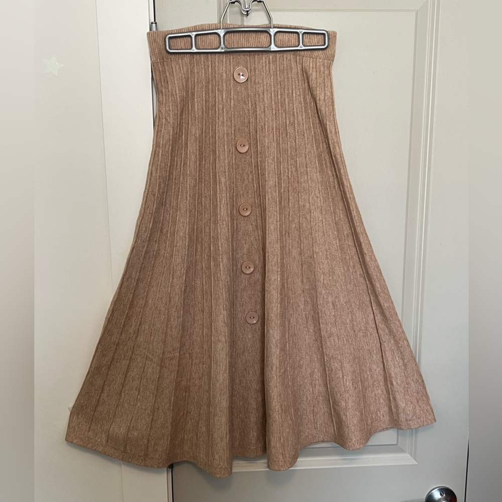 Elegant Tan Midi Skirt with Timeless Appeal